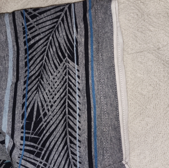 NWOT Men's Method Tropical print t-shirt - Picture 3 of 5